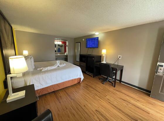 Super 8 by Wyndham Monroe is a family friendly hotel in Monroe, North Carolina (NC)