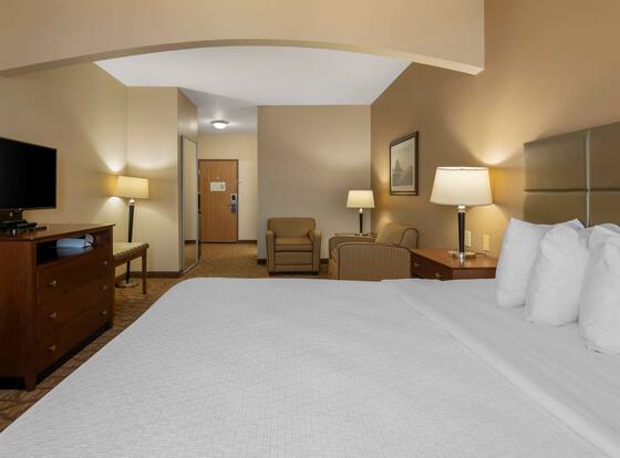 Best Western Plus Butterfield Inn is a family friendly hotel in Hays, Kansas (KS)