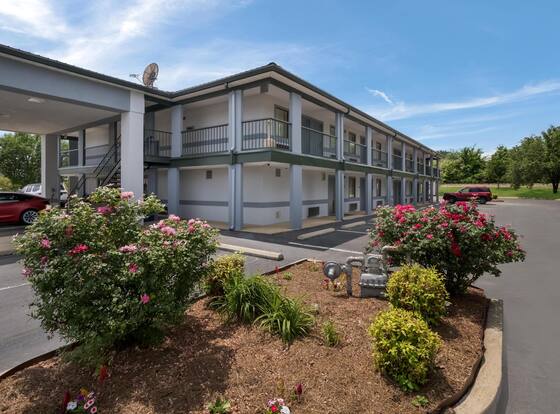 The Jewel Motel is a family friendly hotel in Ripley, Mississippi (MS)