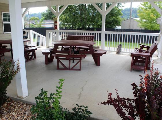 Brown's Motel Aberdeen is a family friendly hotel in Aberdeen, Ohio (OH)