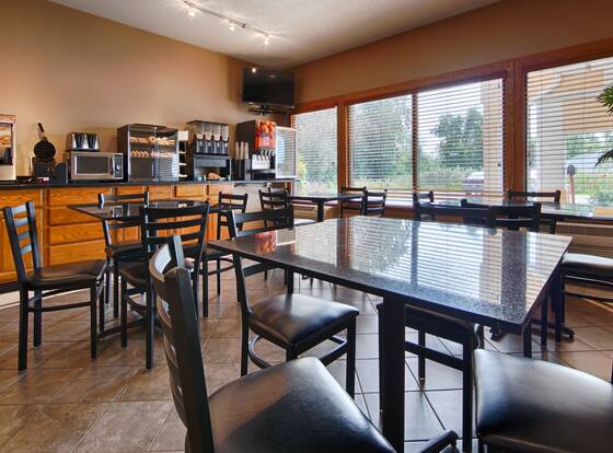 Best Western Crossroads Inn is a family friendly hotel in Schererville, Indiana (IN)