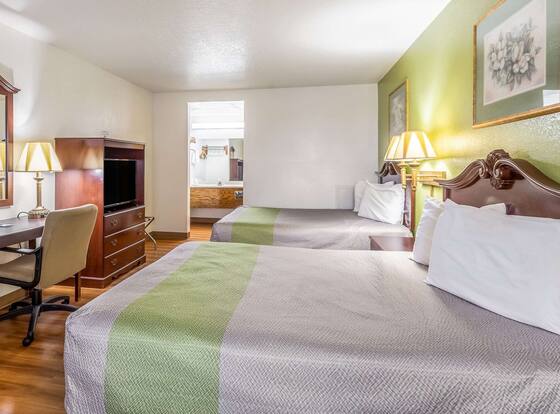 Rodeway Inn is a family friendly hotel in Santa Rosa, New Mexico (NM)