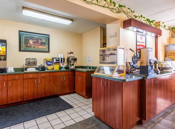 Econo Lodge is a family friendly hotel in Rocky Top, Tennessee (TN)