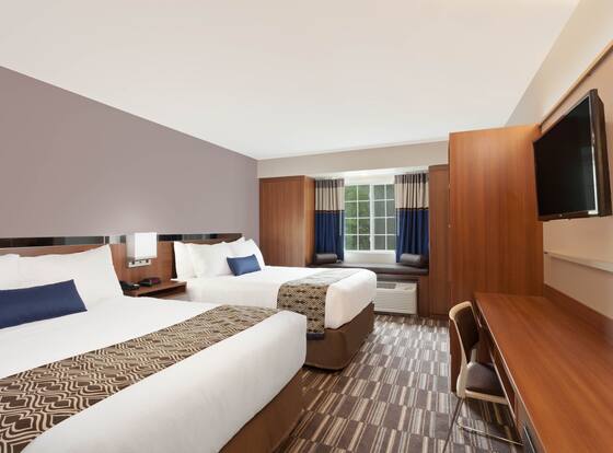 Dormir is a family friendly hotel in North Windham, Maine (ME)
