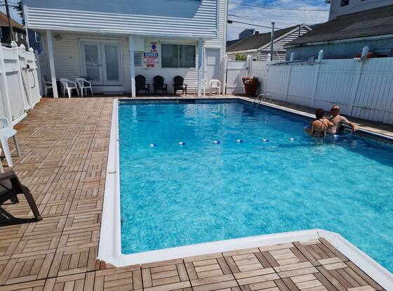 Flagship Motor Court is a family friendly hotel in Hampton Beach, New Hampshire (NH)