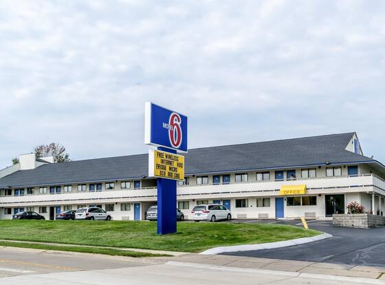 Motel 6 Florence, KY - Cincinnati Airport is a family friendly hotel in Florence, Kentucky (KY)