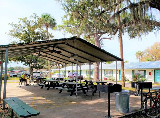 King's Bay Lodge is a family friendly hotel in Crystal River, Florida (FL)