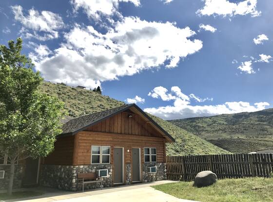 Cody Holiday Lodge is a family friendly hotel in Cody, Wyoming (WY)