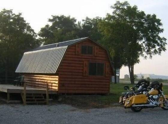 Country Cabins Motel is a family friendly hotel in Chariton, Iowa (IA)