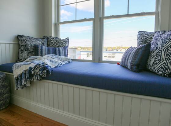The Sea Breeze Inn is a family friendly hotel in Newport East, Rhode Island (RI)