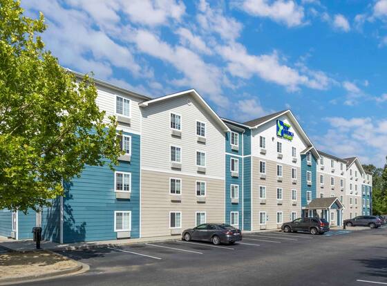 Extended Stay America Select Suites - Charleston - North Charleston - I-526 is a family friendly hotel in North Charleston, South Carolina (SC)