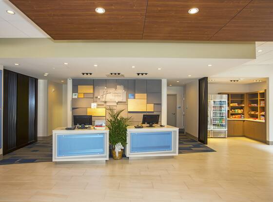 Holiday Inn Express & Suites Pittsburgh North Shore by IHG is a family friendly hotel in Pittsburgh, Pennsylvania (PA)