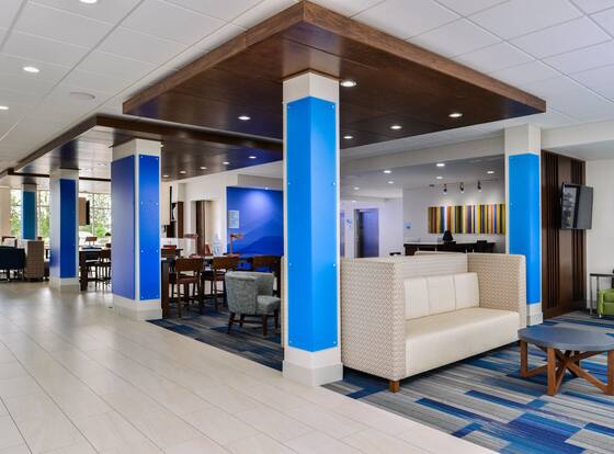 Holiday Inn Express & Suites Siloam Springs by IHG is a family friendly hotel in Siloam Springs, Arkansas (AR)