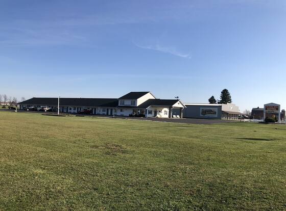 Der Ruhe Blatz Motel is a family friendly hotel in Shipshewana, Indiana (IN)