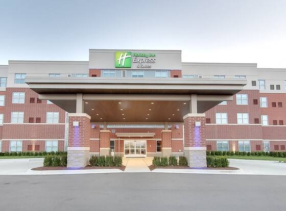 Holiday Inn Express & Suites Plymouth - Ann Arbor Area by IHG is a family friendly hotel in Plymouth, Michigan (MI)