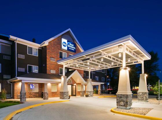 Best Western Harvest Inn & Suites is a family friendly hotel in Grand Forks, North Dakota (ND)