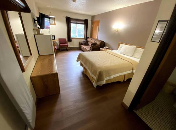 Woodlands Inn & Suites is a family friendly hotel in Medford, Wisconsin (WI)