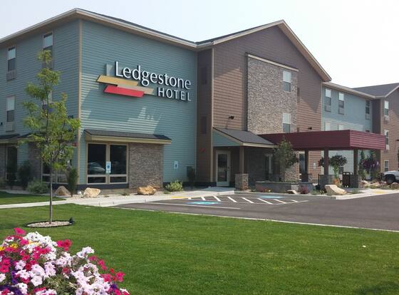 Ledgestone Suites Hotel Vernal is a family friendly hotel in Vernal, Utah (UT)