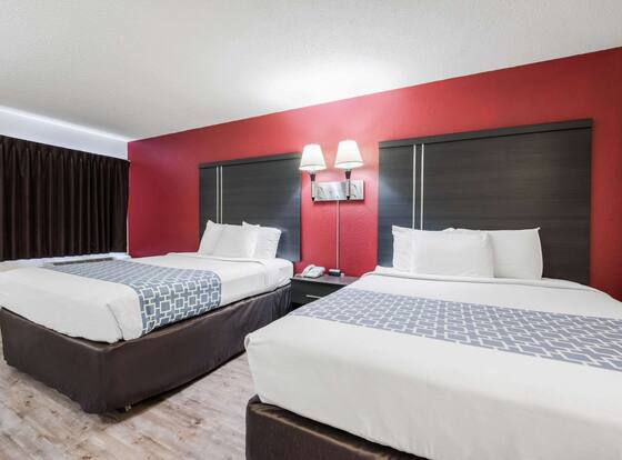 Econo Lodge is a family friendly hotel in Waynesville, North Carolina (NC)