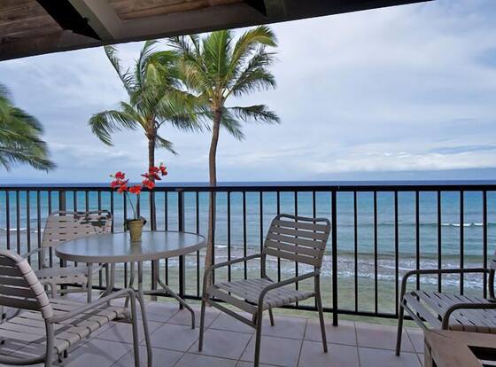 Papakea #l407 2 Bedroom Condo by RedAwning is a family friendly hotel in Lahaina, Hawaii (HI)