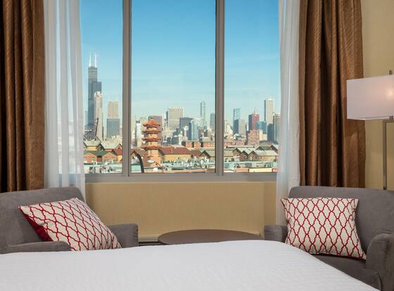 Jaslin Hotel is a family friendly hotel in Chicago, Illinois (IL)
