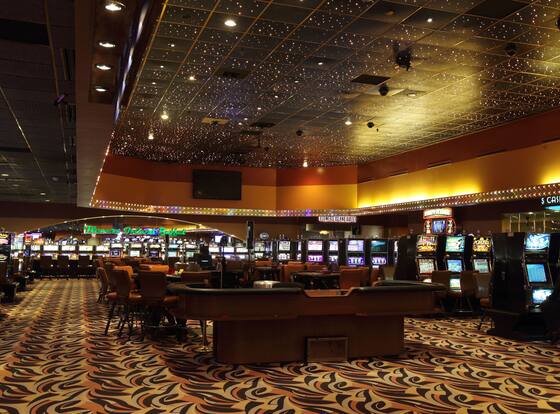 WinnaVegas Casino & Resort is a family friendly hotel in Sloan, Iowa (IA)
