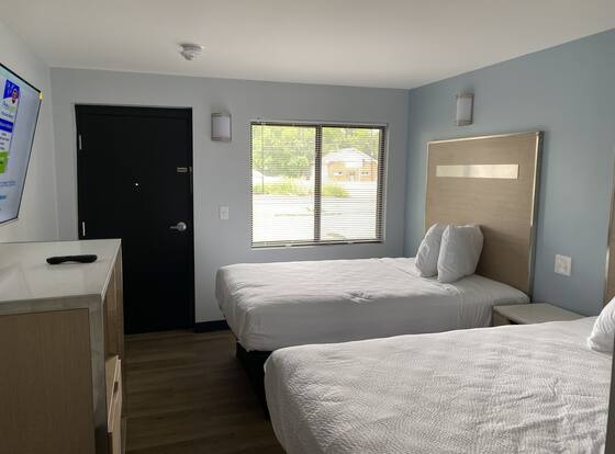 Holly Hill Motel is a family friendly hotel in Keansburg, New Jersey (NJ)