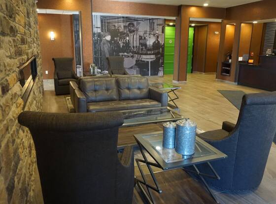 Cobblestone Hotel & Suites – Chippewa Falls is a family friendly hotel in Chippewa Falls, Wisconsin (WI)