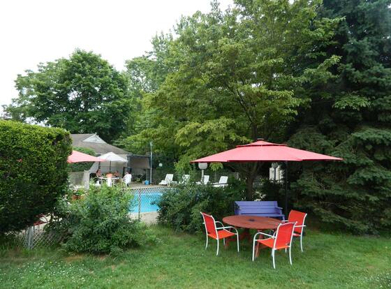 Twin Oaks Motel is a family friendly hotel in Manasquan, New Jersey (NJ)