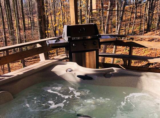 Country Road Cabins is a family friendly hotel in Hico, West Virginia (WV)