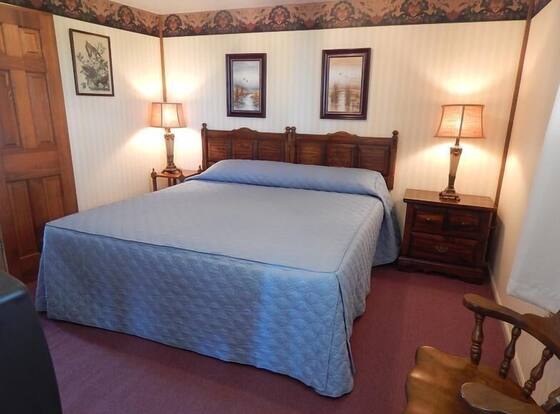 Leona's Motel is a family friendly hotel in Ellsworth, Maine (ME)