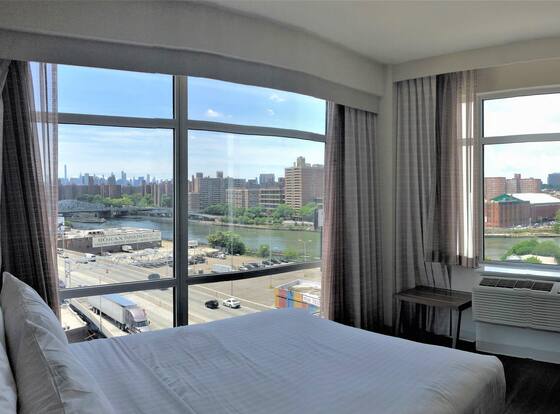 Holiday Inn Express-Bronx, an IHG Hotel is a family friendly hotel in Bronx, New York (NY)