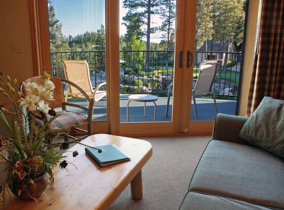 Mountain Lake Lodge is a family friendly hotel in Bigfork, Montana (MT)