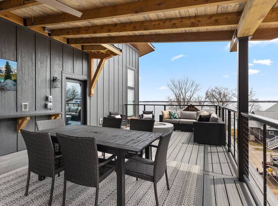 Quarterdeck Resort & Restaurant is a family friendly hotel in Nisswa, Minnesota (MN)