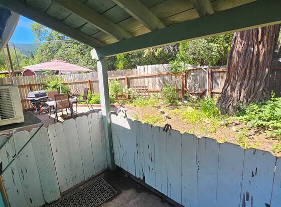 Cedar Lodge Motel is a family friendly hotel in Dunsmuir, California (CA)
