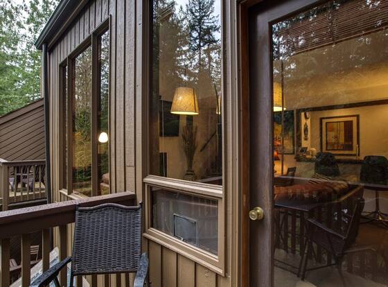 31sw - Fireplace - Wifi - Washer/dryer - Sleeps 4 2 Bedroom Home by RedAwning is a family friendly hotel in Deming, Washington (WA)