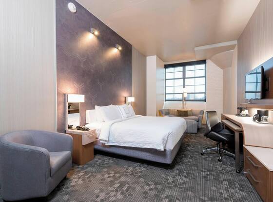 Courtyard by Marriott Waterloo Cedar Falls is a family friendly hotel in Waterloo, Iowa (IA)