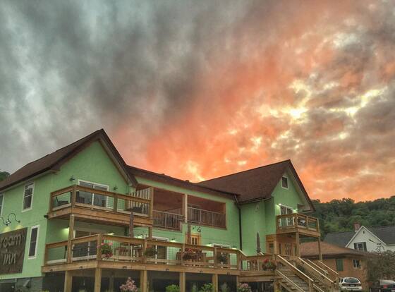 Roam Inn is a family friendly hotel in Munising, Michigan (MI)