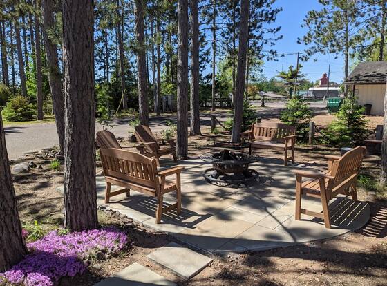The Riverside Motel is a family friendly hotel in Hayward, Wisconsin (WI)