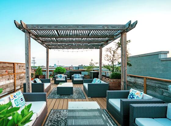 The Guesthouse Hotel is a family friendly hotel in Chicago, Illinois (IL)