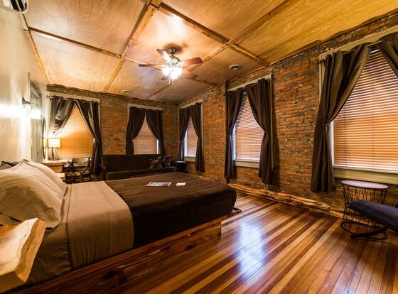 The Walnut Street Inn is a family friendly hotel in Bloomington, Indiana (IN)