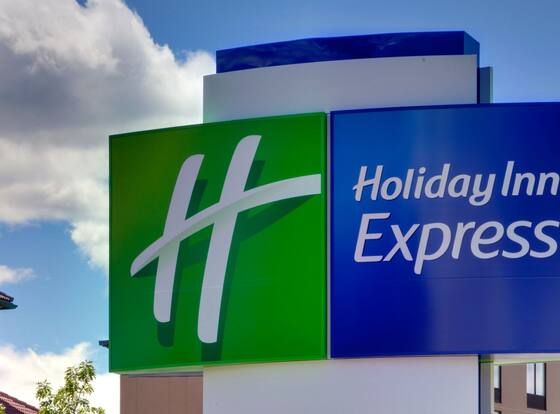 Holiday Inn Express & Suites Milledgeville by IHG is a family friendly hotel in Milledgeville, Georgia (GA)