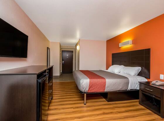 Motel 6 Peoria, IL is a family friendly hotel in Peoria, Illinois (IL)