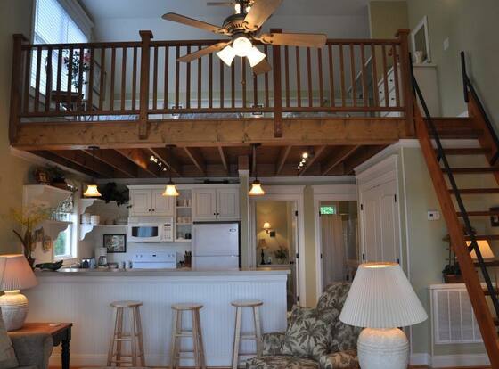 Lake Murray Resort & Marina is a family friendly hotel in Batesburg-Leesville, South Carolina (SC)