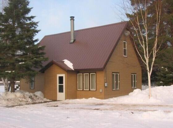 Four Season s Chalet is a family friendly hotel in Iron Belt, Wisconsin (WI)