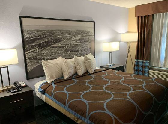 Super 8 by Wyndham Newport News is a family friendly hotel in Newport News, Virginia (VA)