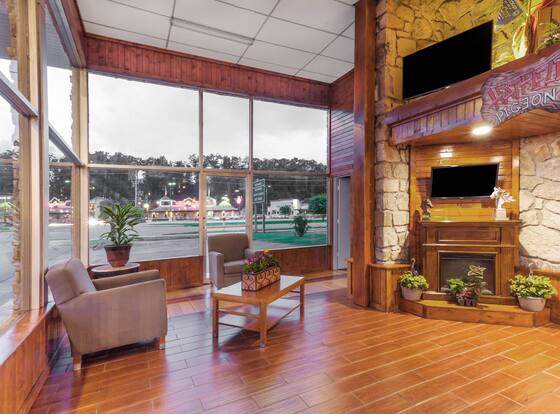 Lodge at Mill Creek is a family friendly hotel in Pigeon Forge, Tennessee (TN)