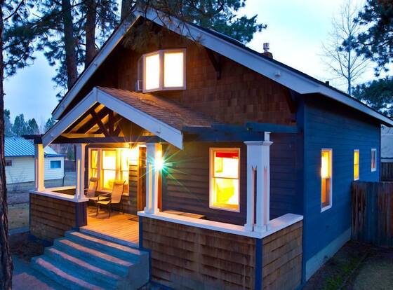 Pet-friendly Albany Cottage With BBQ on the Deck by Redawning is a family friendly hotel in Bend, Oregon (OR)