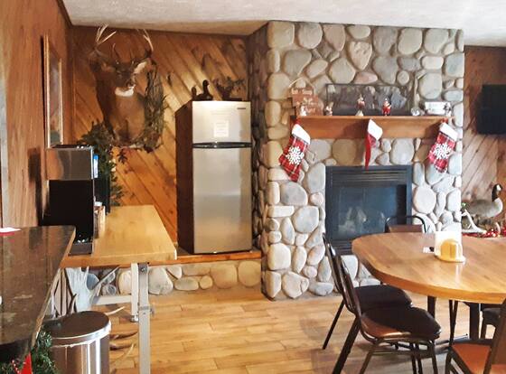 Drop Tyne Lodge is a family friendly hotel in Franklin, Nebraska (NE)